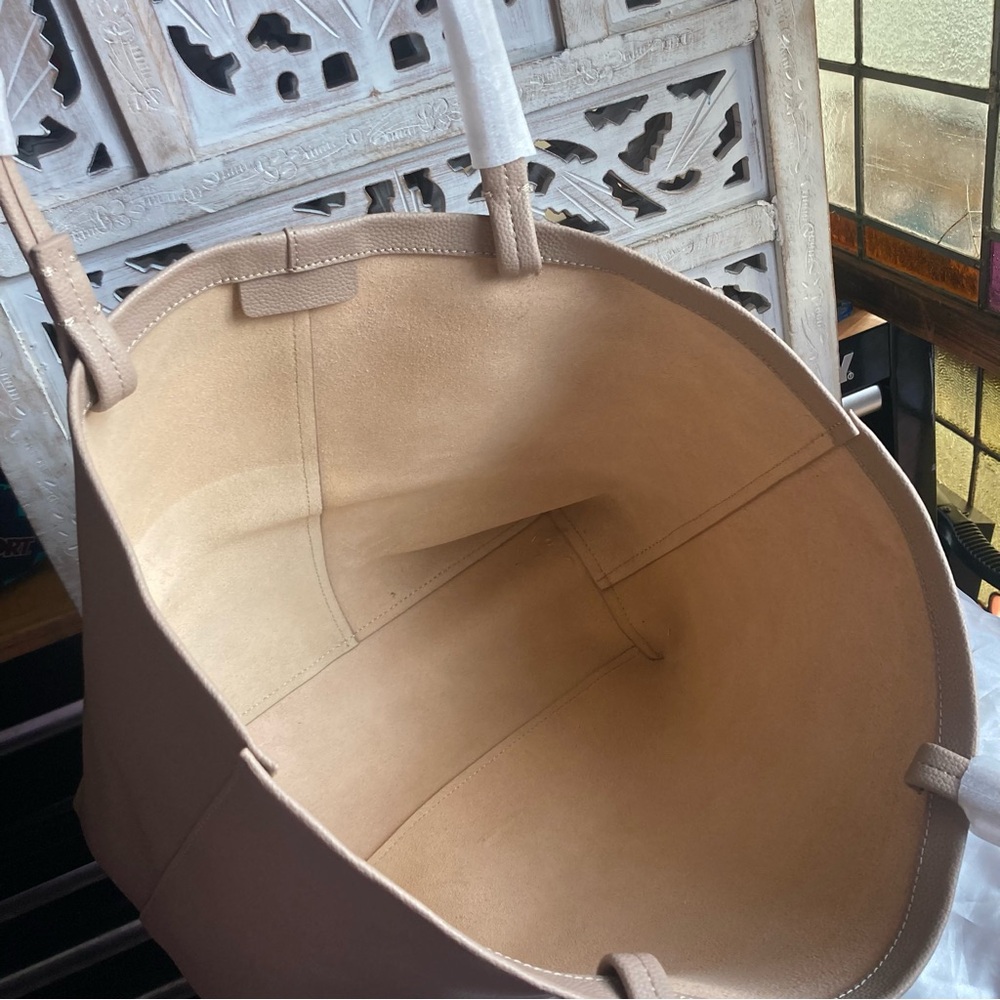 Elegant Beige Tote Bag - Picture 5 of 10
